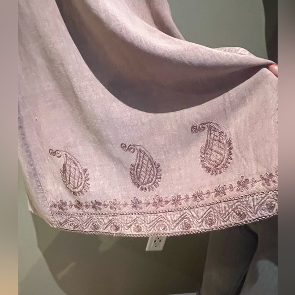 Mauve faded embroidered tank and wrapped skirt by L. S. I. - Picture 5 of 8